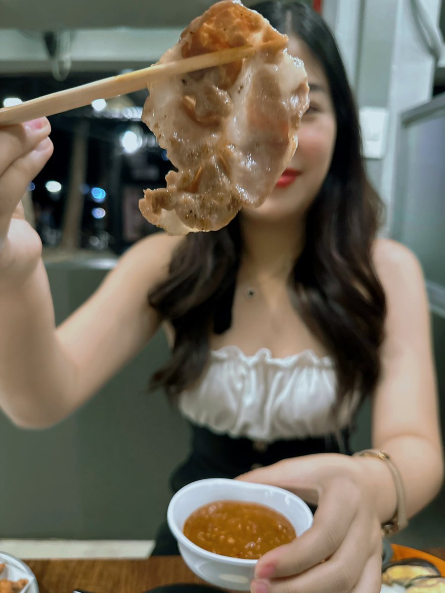 viewwanwa's tweet photo. แก ชั้นไปเจอร้านนี้ ปิ้งย่างหมูกระทะในเชียงใหม่ คืออร่อยเกินเรื่องมากอะ มีใครให้มากกว่านี้มั้ย นี่เลยคือที่มาของคำว่าคุณภาพจริงๆอะ อร่อย ต้องไปลองซักครั้งนะ ‼️
พิกัดความฟินอยู่ตรงนี้ 📌 https://t.co/xsLpZf844h
#Oconner #ปิ้งย่าง #บุฟเฟ่ต์ #อร่อยบอกต่อ #เชียงใหม่ #จัสตินขิต https://t.co/rwxmhpknc9