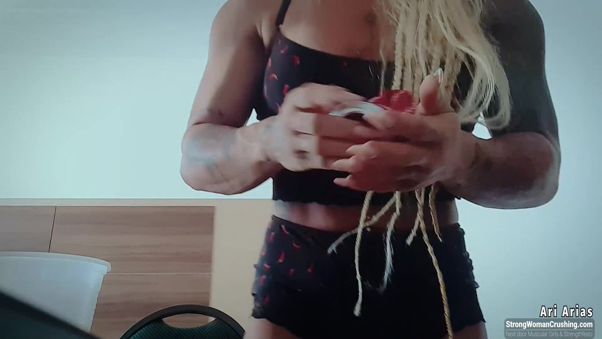 CrushingWoman's tweet photo. Ari Arias Can Crushing beauty
Link:
https://t.co/1oaaPXNY6q
#ariarias
#Soda Can Crushed
#featsofstrength
#flexfriday
#musclegirl
#筋肉女子 https://t.co/o671d7xOqn