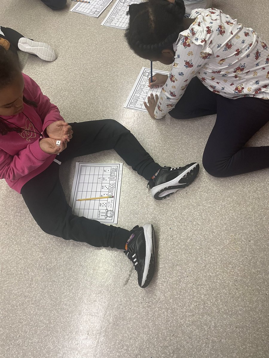 c_cicirelli's tweet photo. We love our new Roll and Write spelling practice 🎲🔠
#Literacy 
#Spelling 
#DolchSightWords
#Partners https://t.co/vPODPY46Xi