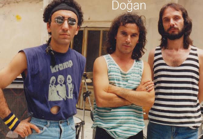 Türk Rock Müziği'nin öncülerinden Kramp grubunun kurucusu ve gitaristi Doğan Sakin abi hayatını kaybetmiş😥😥
#doğansakin #kramp #turkishrock #hardrock #türkiye