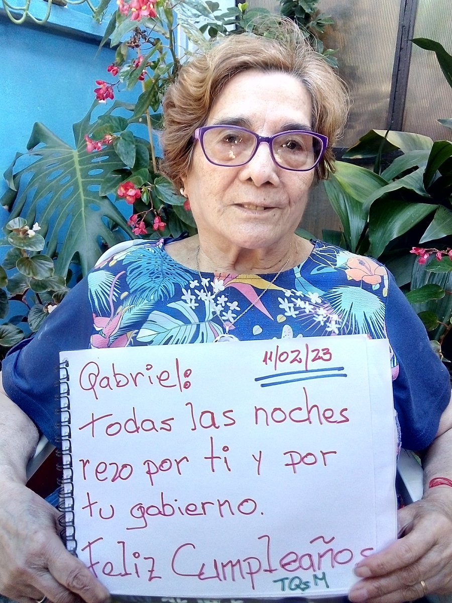 Mi madre, declarada merluziana y Boric lover. Me pidió que le hiciera llegar su saludo al presidente <a href="/GabrielBoric/">Gabriel Boric Font</a>
Por su cumple.
Vamos twitter, haz tu magia.