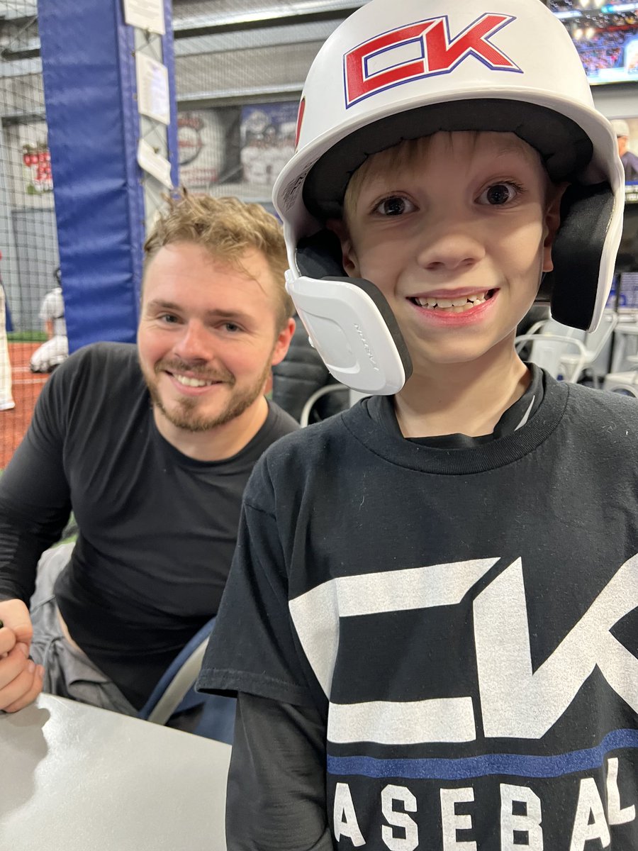the_bcollins's tweet photo. ⁦⁦@TheRealGavinLux⁩ thanks for taking the time with the kids. Great to meet you https://t.co/yapkrOAlpX