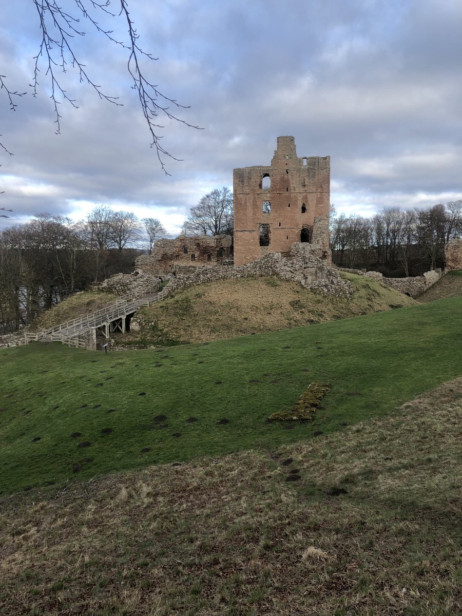Always good to be back at one of my favourite #EnglishHeritage sites - the stunning #NorhamCastle