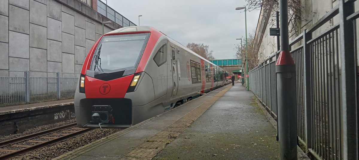 NotYOLOSmh's tweet image. Taking a pit stop at Bargoed for a Greggs 🤣

#Class231