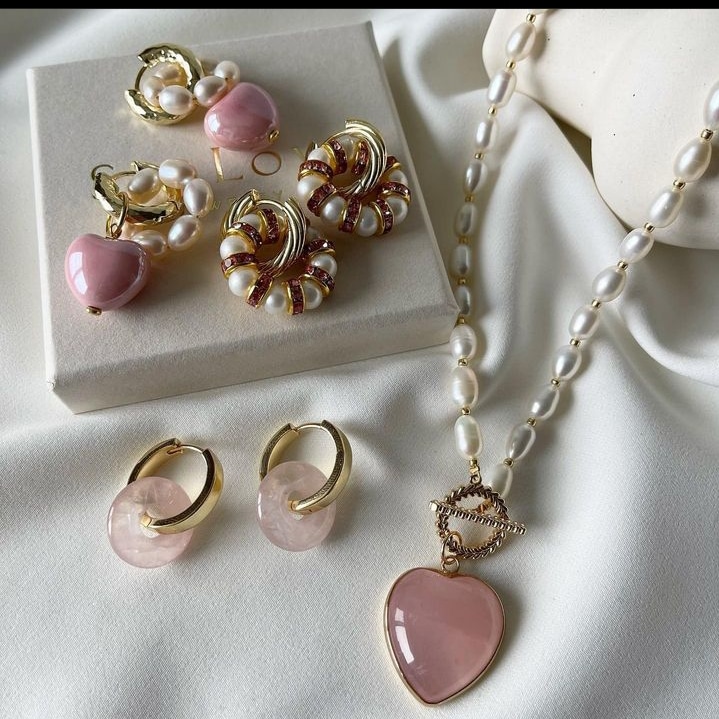 MoonandBack07's tweet photo. Sealove jewelryFrom @sealove_jewelry 
Inspired by @moonandbackjewelrys 

#jewelry #fashion #jewellery #handmade #earrings #accessories #necklace #gold #handmadejewelry #love #style #jewelrydesigner #silver #jewelryaddict #ring #bracelet #jewelrydesign #jewels #rings #bracelets https://t.co/IIxwALOUFz