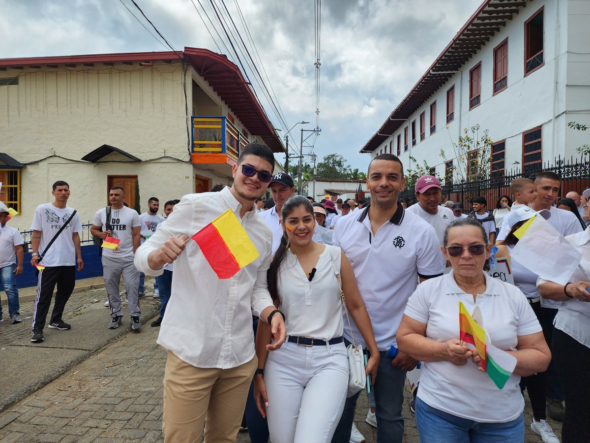 luisvillada5's tweet photo. Hoy marchamos por el respeto al trabajo, apoyo a nuestra comunidad jericoana. 
#EnJericoTodosCabemos @AGAColombia 
@petrogustavo 
@IreneVelezT 
@susanamuhamad https://t.co/EpG0oDhaI5