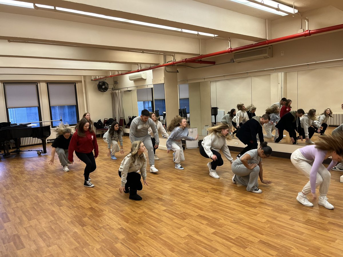 RidgewayPas's tweet photo. Fantastic dance workshop at Pearl Studio @hadestown ready to watch the show tonight! #RidgeBROADWAY 🍎🇺🇸🎭 # https://t.co/nNCqqlTc8w
