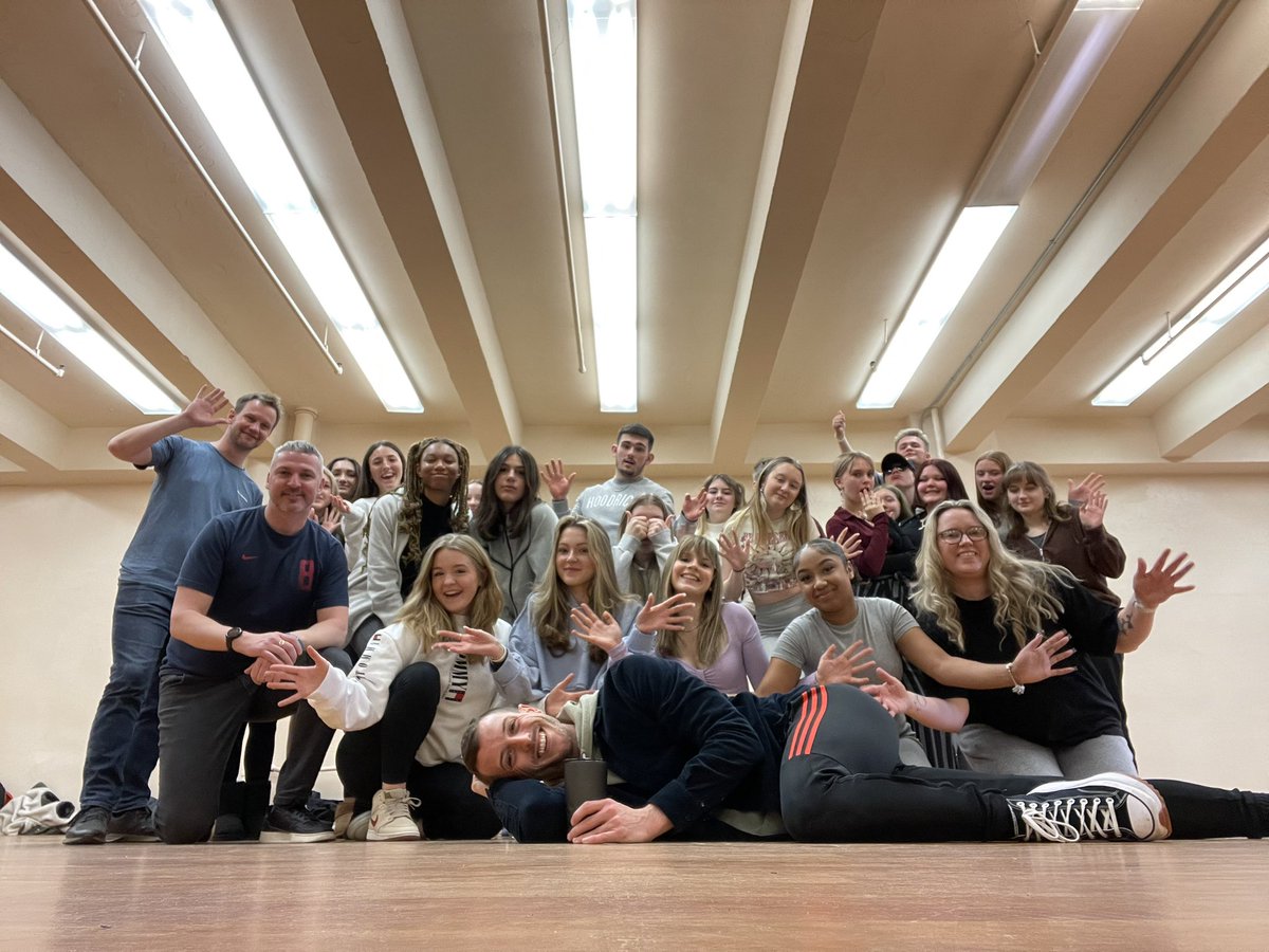 RidgewayPas's tweet photo. Fantastic dance workshop at Pearl Studio @hadestown ready to watch the show tonight! #RidgeBROADWAY 🍎🇺🇸🎭 # https://t.co/nNCqqlTc8w
