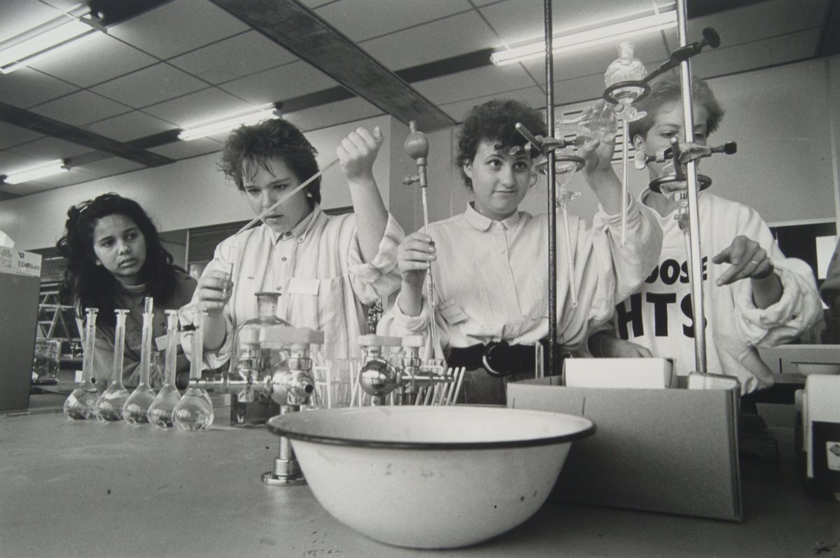 Internationale Dag van vrouwen en meisjes in de wetenschap.

Vandaag vieren we de Internationale Dag van Vrouwen en Meisjes in de Wetenschap. Er wordt aandacht geschonken aan het doorbreken van stereotyperingen te doorbreken op het gebied van vrouwen in de bètawetenschappen.