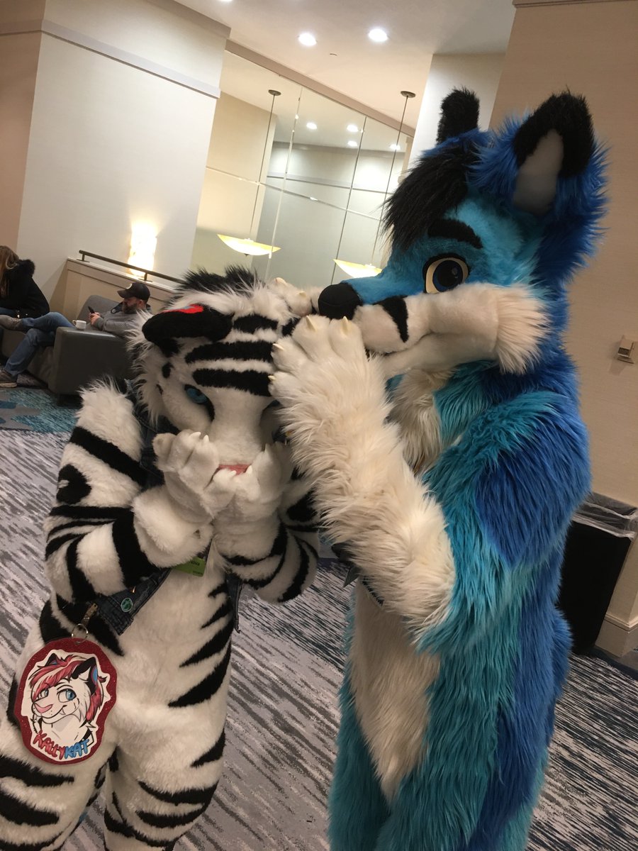 Nomming  <a href="/KallyKat2/">Kally Kat</a>.