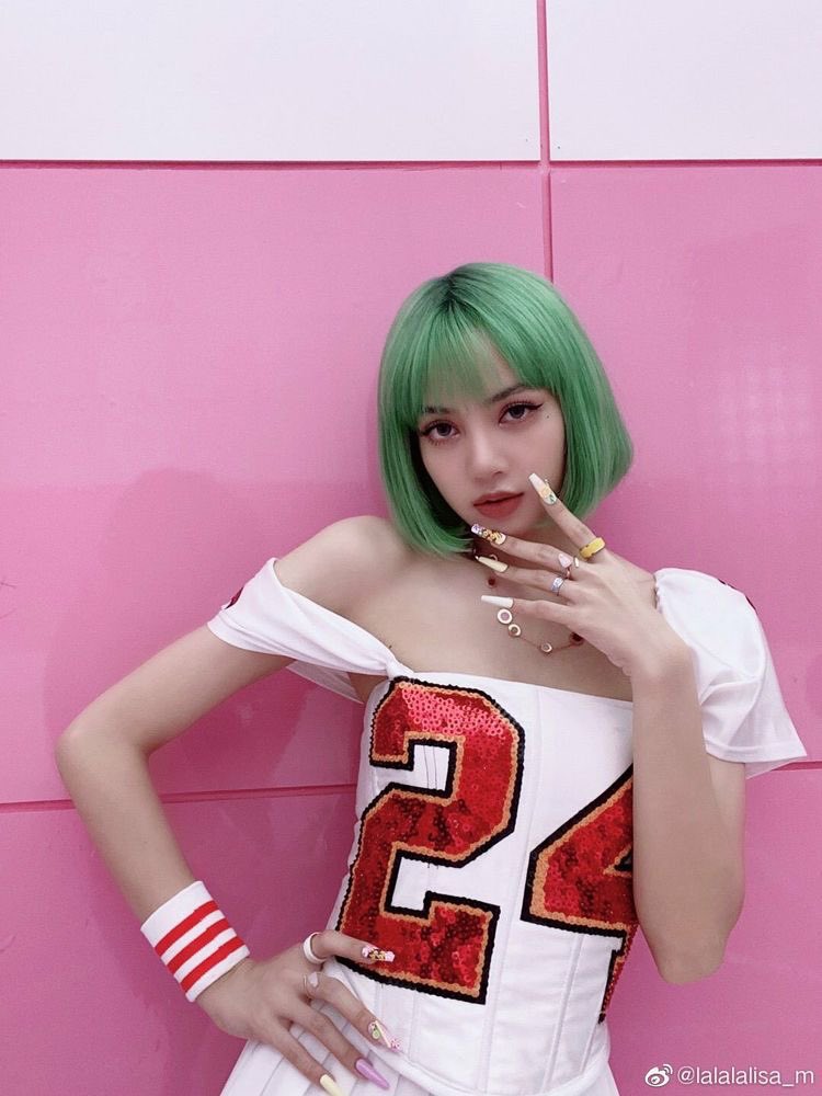 allforsserafim's tweet photo. — green hair 

gowon or lisa https://t.co/90HCadvCWm