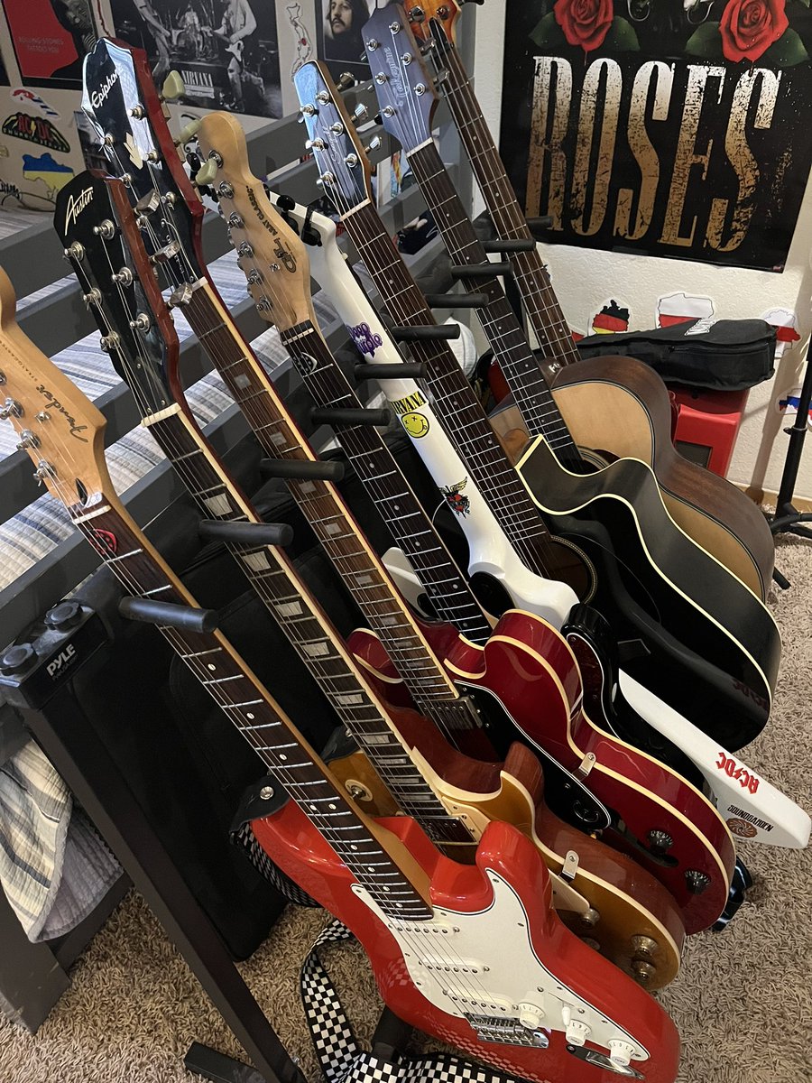 teacupwolverine's tweet photo. It’s #NationalGuitarDay you say? That seems like EVERY DAY in our house 🖤☺️🎸 #rockermom https://t.co/dRbQzuQBIH