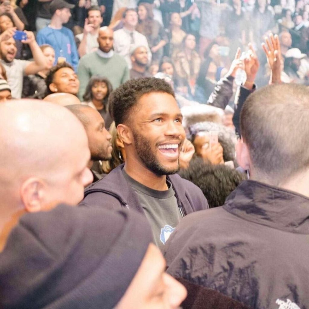 aplasticplant's tweet image. 7 years ago today, ye premiered "the life of pablo" album at madison square garden and held a show for yeezy season 3