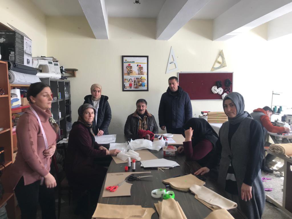 Müdürlüğümüze bağlı Halk Eğitimi Merkezinde deprem bölgesinde bulunan çocuklara kıyafet dikildi. 
<a href="/tcmeb/">Millî Eğitim Bakanlığı</a> <a href="/sivasvaliligi/">Sivas Valiliği</a> <a href="/yildizelimakam/">T.C. Yıldızeli Kaymakamlığı</a> <a href="/sivasmem/">Sivas Millî Eğitim Müdürlüğü</a> <a href="/KARADAGERDAL/">ERDAL KARADAĞ</a> @y_halk