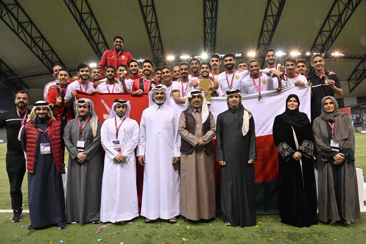 staddoha's tweet photo. ⭕️ جاسم البوعينين أمين عام اللجنة الأولمبية يتوج الفائزين في ختام دورة الجامعات الخليجية.
https://t.co/uElerS6zRW
#استاد_الدوحة https://t.co/bt6vzMXzji