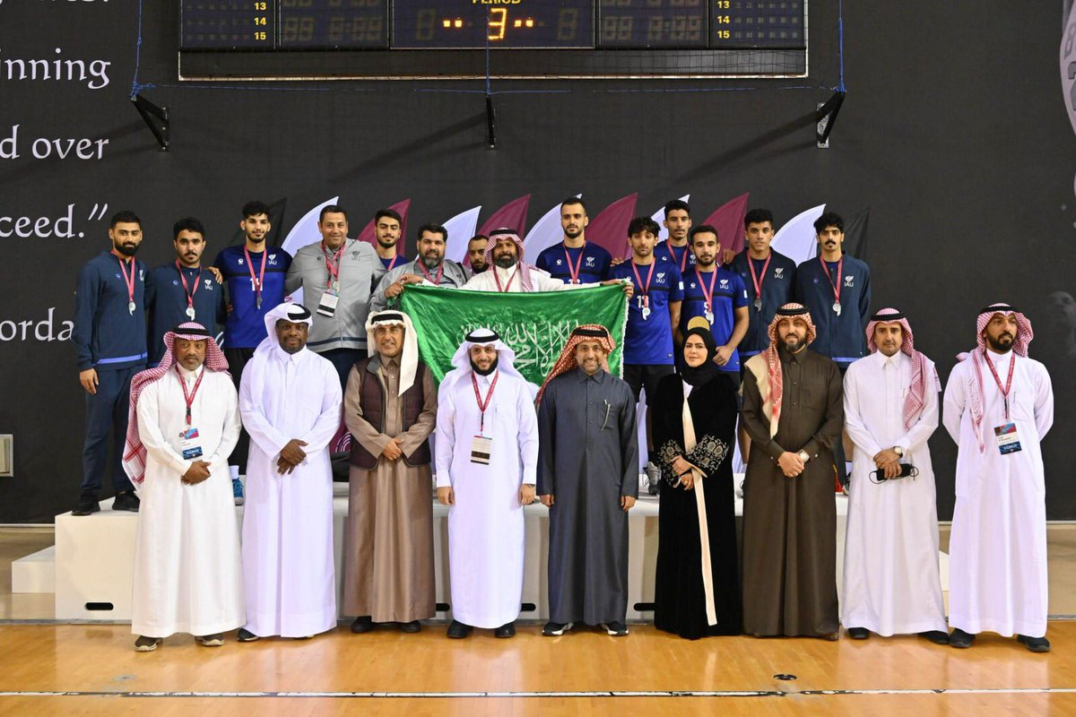 staddoha's tweet photo. ⭕️ جاسم البوعينين أمين عام اللجنة الأولمبية يتوج الفائزين في ختام دورة الجامعات الخليجية.
https://t.co/uElerS6zRW
#استاد_الدوحة https://t.co/bt6vzMXzji