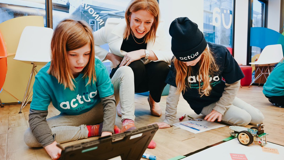 ActuaCanada's tweet photo. Happy International Day of #WomeninScience! To celebrate, Actua invited the Arctic Wolves hockey team to take part in an afternoon of fun #STEM activities. 🏒

Thank you to the Hon. @MonaFortier for joining us and speaking to the girls about the importance of this day. #IDWGS https://t.co/wVmeIb4MVa