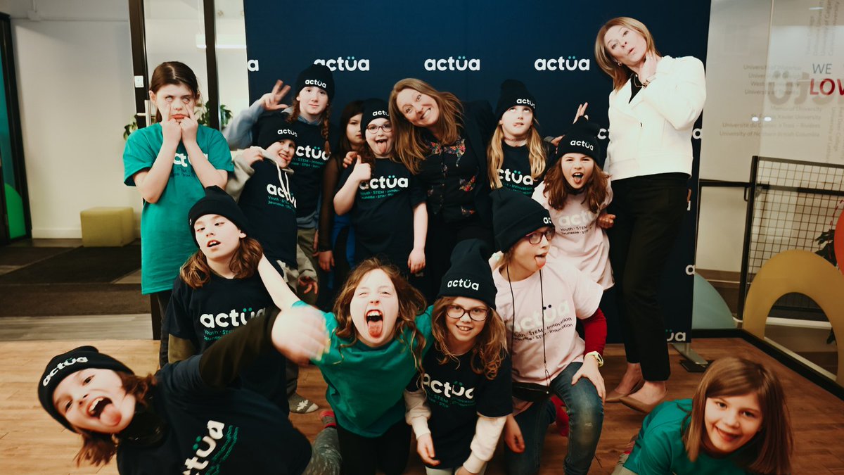 ActuaCanada's tweet photo. Happy International Day of #WomeninScience! To celebrate, Actua invited the Arctic Wolves hockey team to take part in an afternoon of fun #STEM activities. 🏒

Thank you to the Hon. @MonaFortier for joining us and speaking to the girls about the importance of this day. #IDWGS https://t.co/wVmeIb4MVa