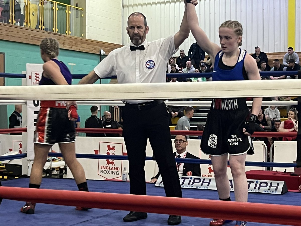 RESULT 🥊

Female Youth, Under 54kg – Emily Whitworth (The People’s Gym) beat Paris McGuinness (Northampton) by RSC. 

#EBNYC23