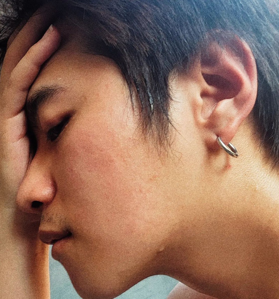 MeanPlanPH's tweet photo. [UPDATE] ⬆️

230211 ~ HANDSOME SIDE PROFILE ✨

Plan's side profile never fails to impress us. Also, we're so happy that he always embraces his bare face and proud to post it. Nice one, Plan! 🫶

© Plan's IG post @.iplann

#PlanRathavit
#คนของแปลน
#MeanPlanPH
~ 🌠 https://t.co/I6kcB06ZNY