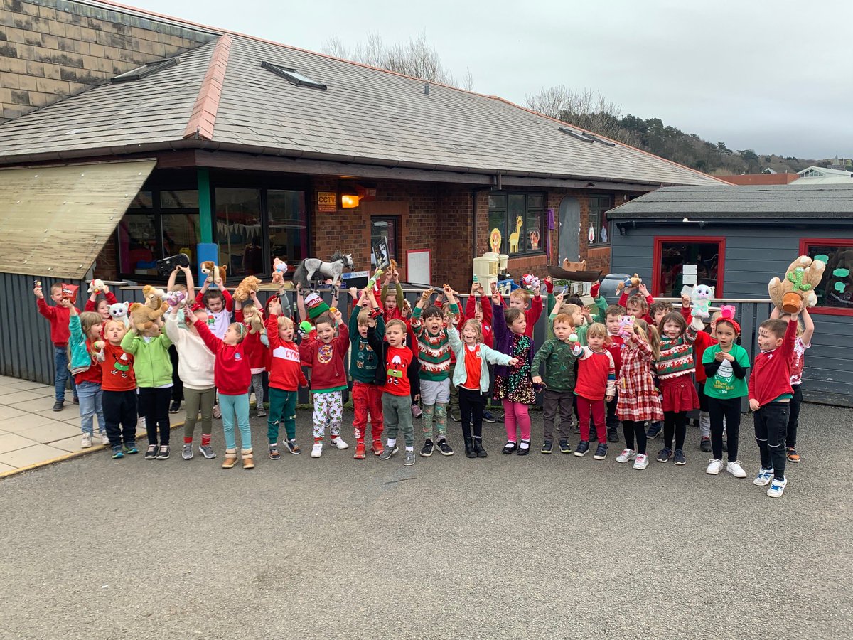 YsgolGymraegD's tweet photo. #ceffyl #ci #Cyw #creision #cennin #cath #cwningen #cactws #ciwcymbyr #ceiniog #cwch #crocodeil https://t.co/vmQEfby2XK