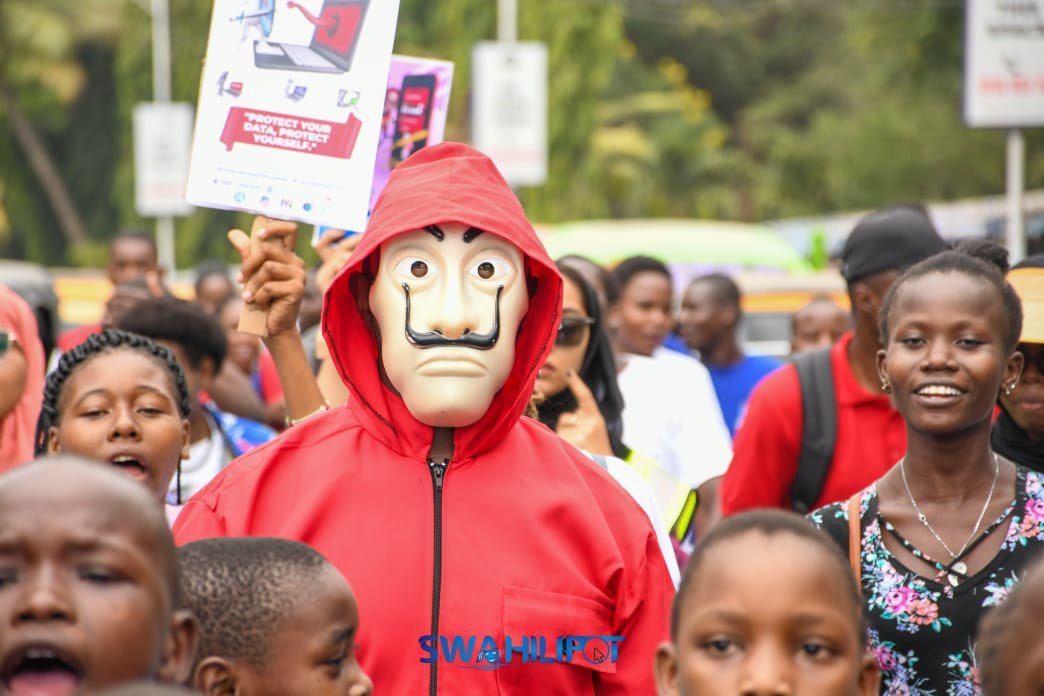 swahilipothub's tweet photo. Wrapping up a week of cyber security education, we hit the streets spreading awareness and protecting our community with a walk from RedCross. Learning about phishing, social media, hacking, and technology protection was just the first step, now it's time to take action! https://t.co/sSKFUqubNp