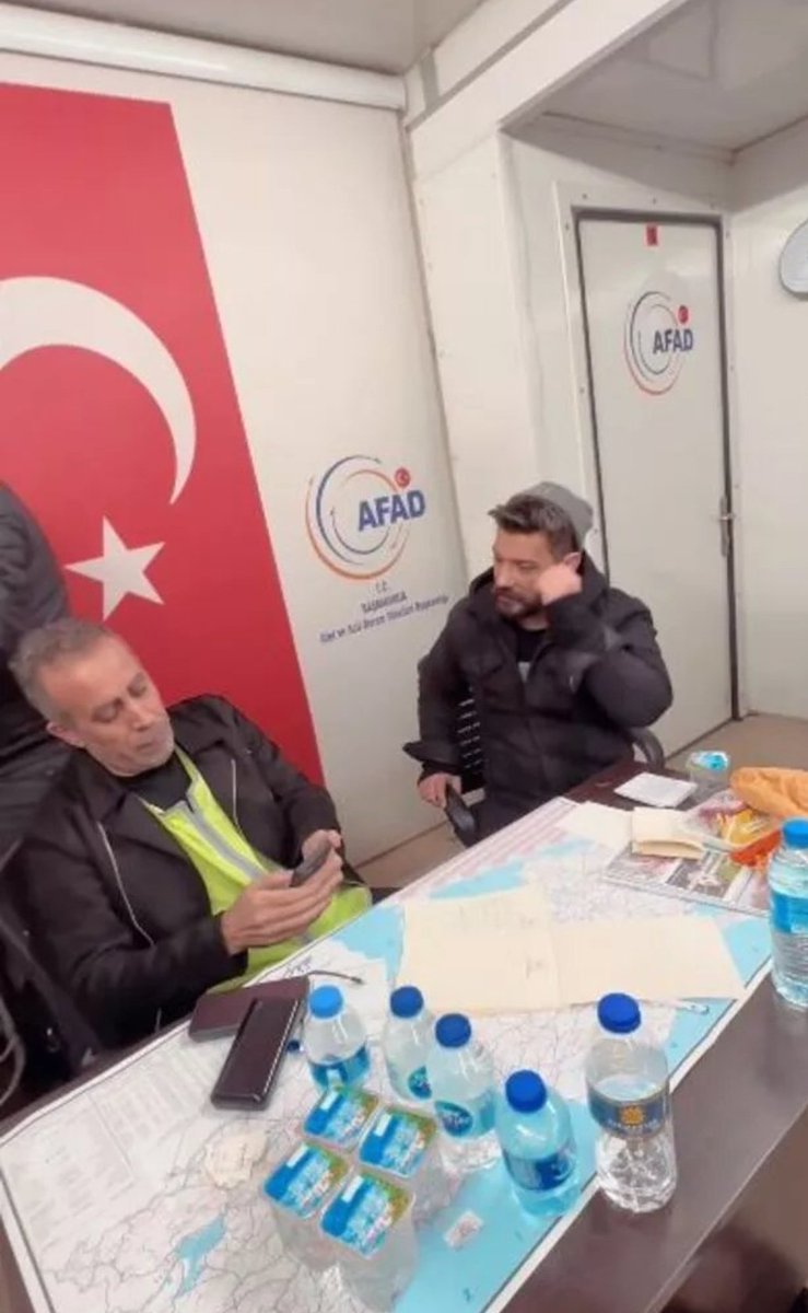 SimgeBrgz's tweet photo. Sana güveniyoruz , size güveniyoruz ! https://t.co/Wh5lVbAq2M
