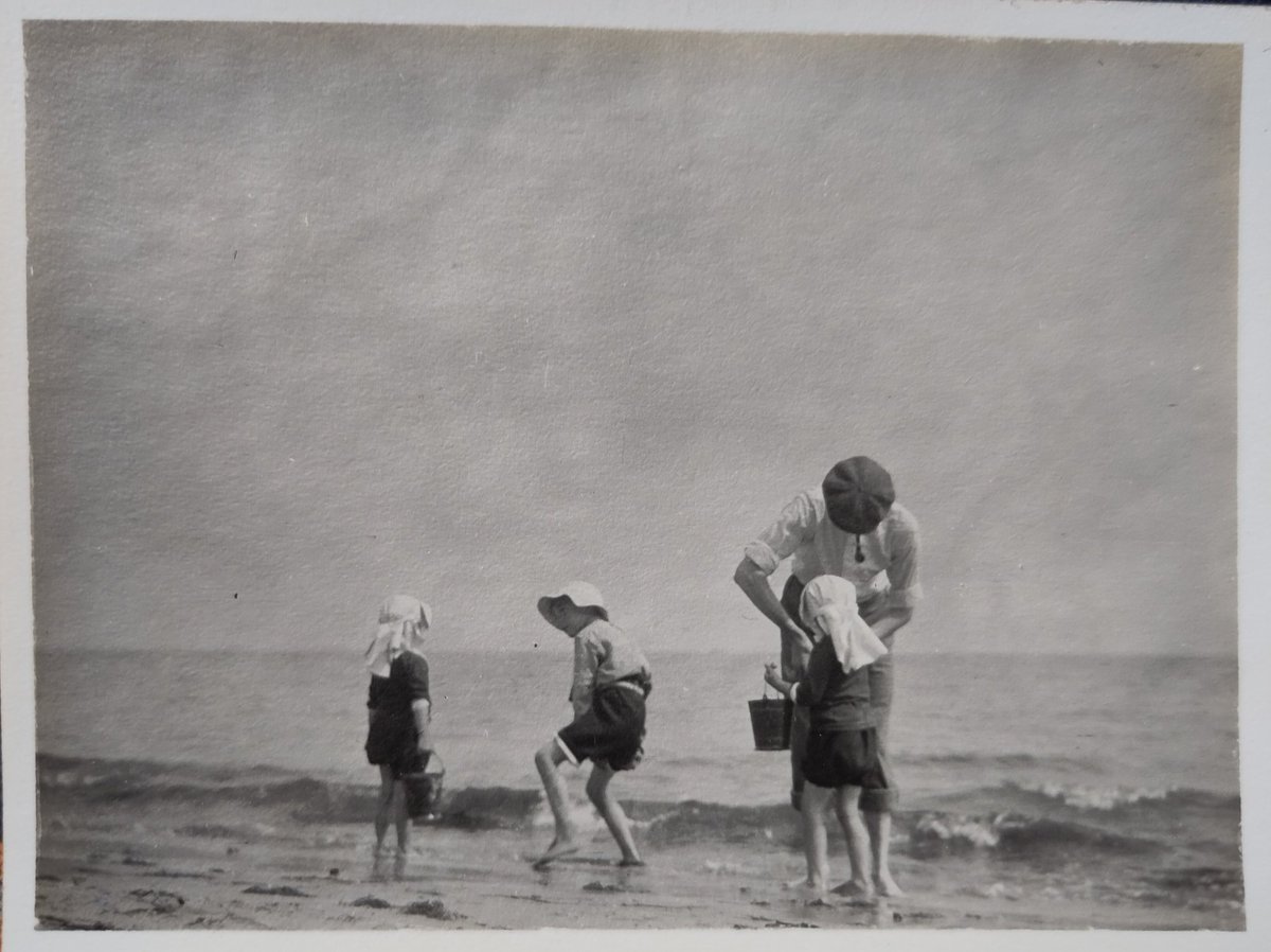 SeasideFerry's tweet photo. Images from an #Edwardian beach holiday at Thurlestone #Devon. This collection includes several of fathers playing with their children. Change the clothes and it could be today #SaturdaySnaps https://t.co/1myyZfxYX7