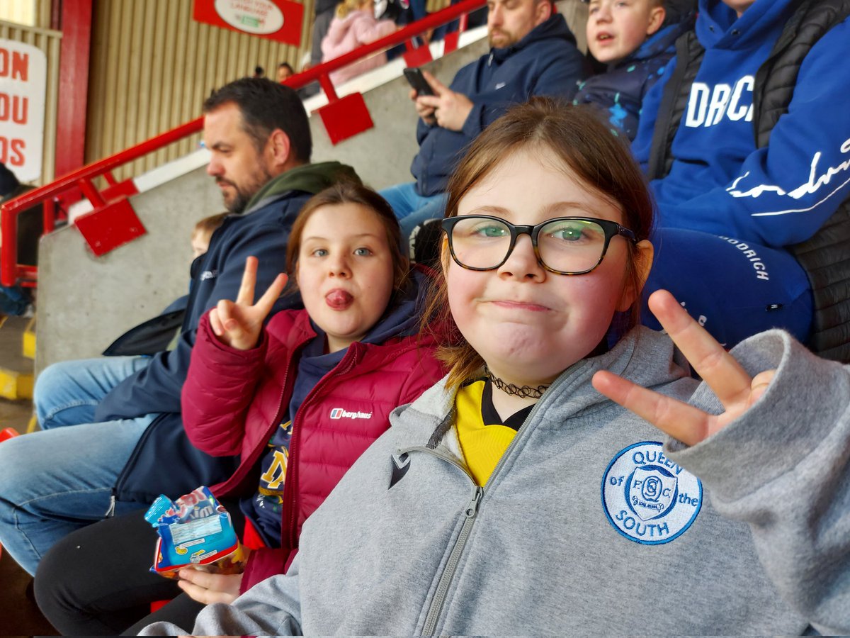 AlexanderBarcl1's tweet photo. @OfficialQosFC no Queens match today so it's Barnsley v Cambridge United for us, but Queens not totally unrepresented! https://t.co/KPG0Jb37Ka