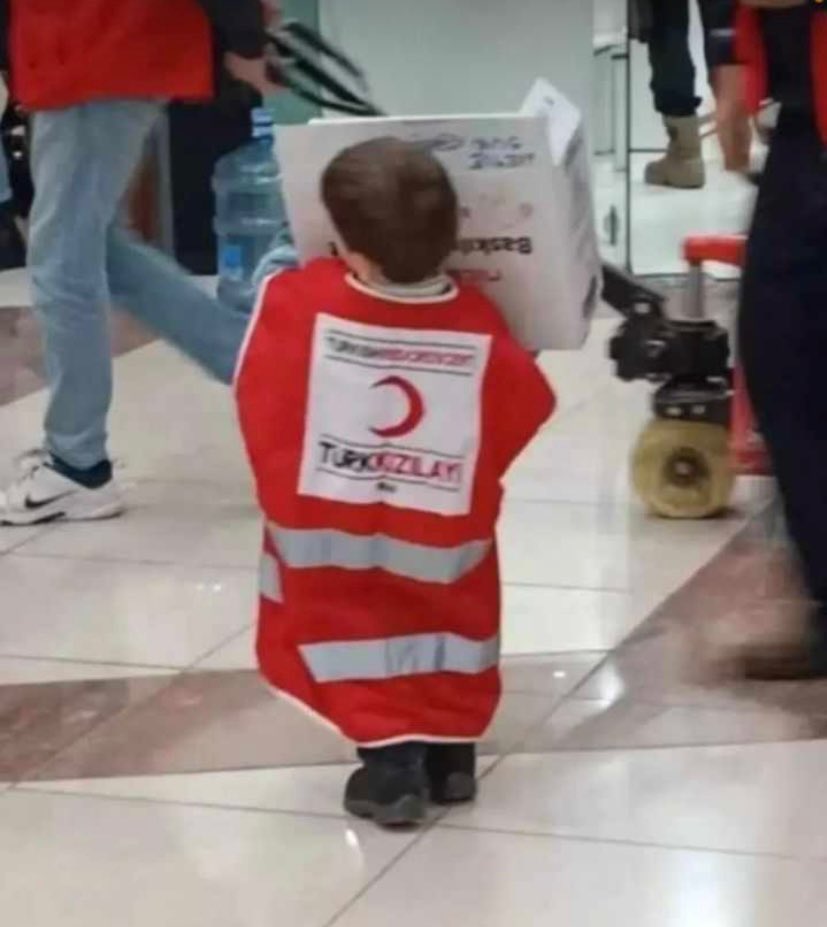 Ben senin o kocaman yüreğinden öperim Kızılaycı arkadaşım
❤️