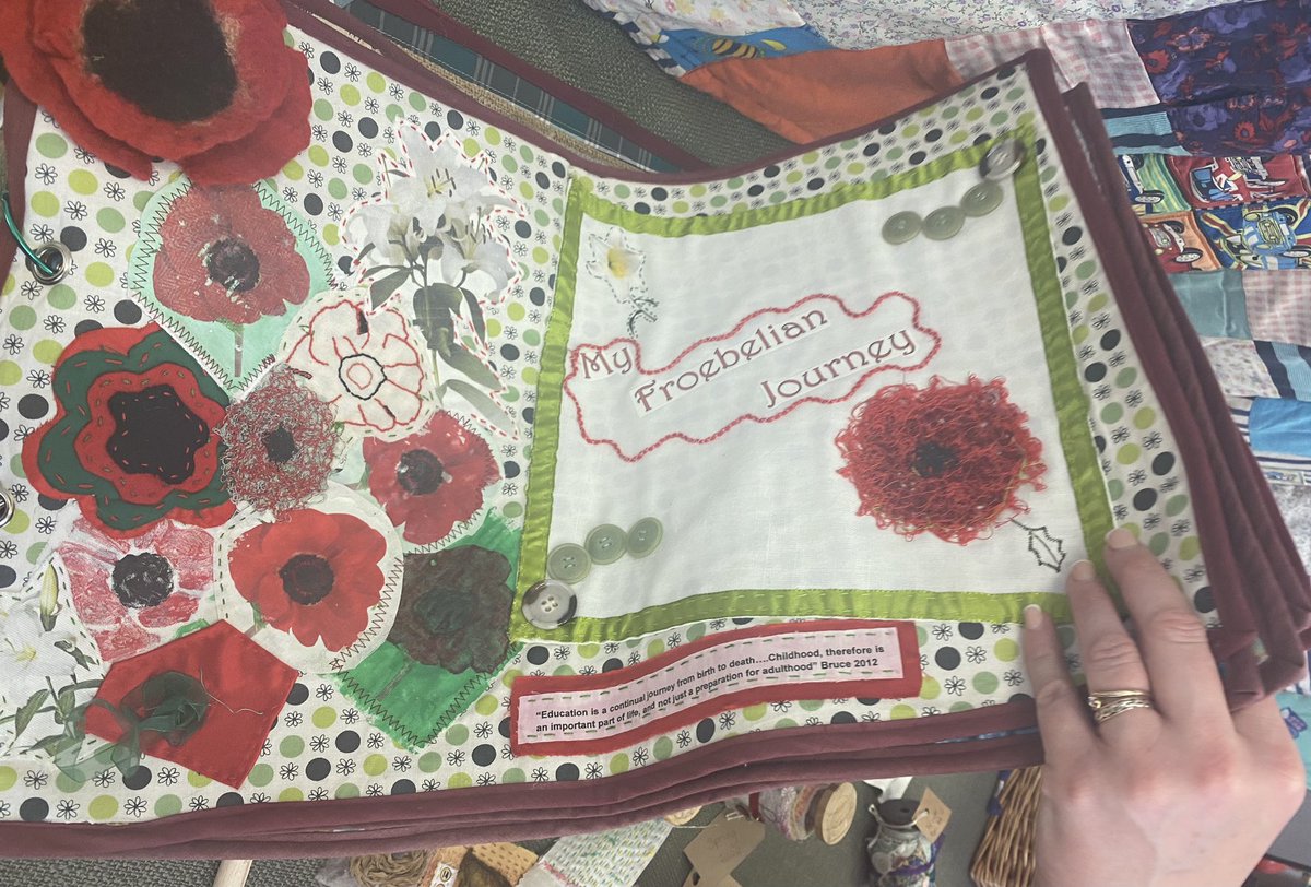 DonnaGreenx's tweet photo. This is taking bobbins and buttons to a whole new level ๐
Prosecco & Cake, fab chat & sewing with amazing Froebelianโs - @thomsontracy1 - & everyone else there ๐
Thanks for the invitation @froebeledin & to everyone involved, I had a wonderful morning #LinkAlwaysLink ๐งต๐ชก๐ https://t.co/AZfFOVIUij