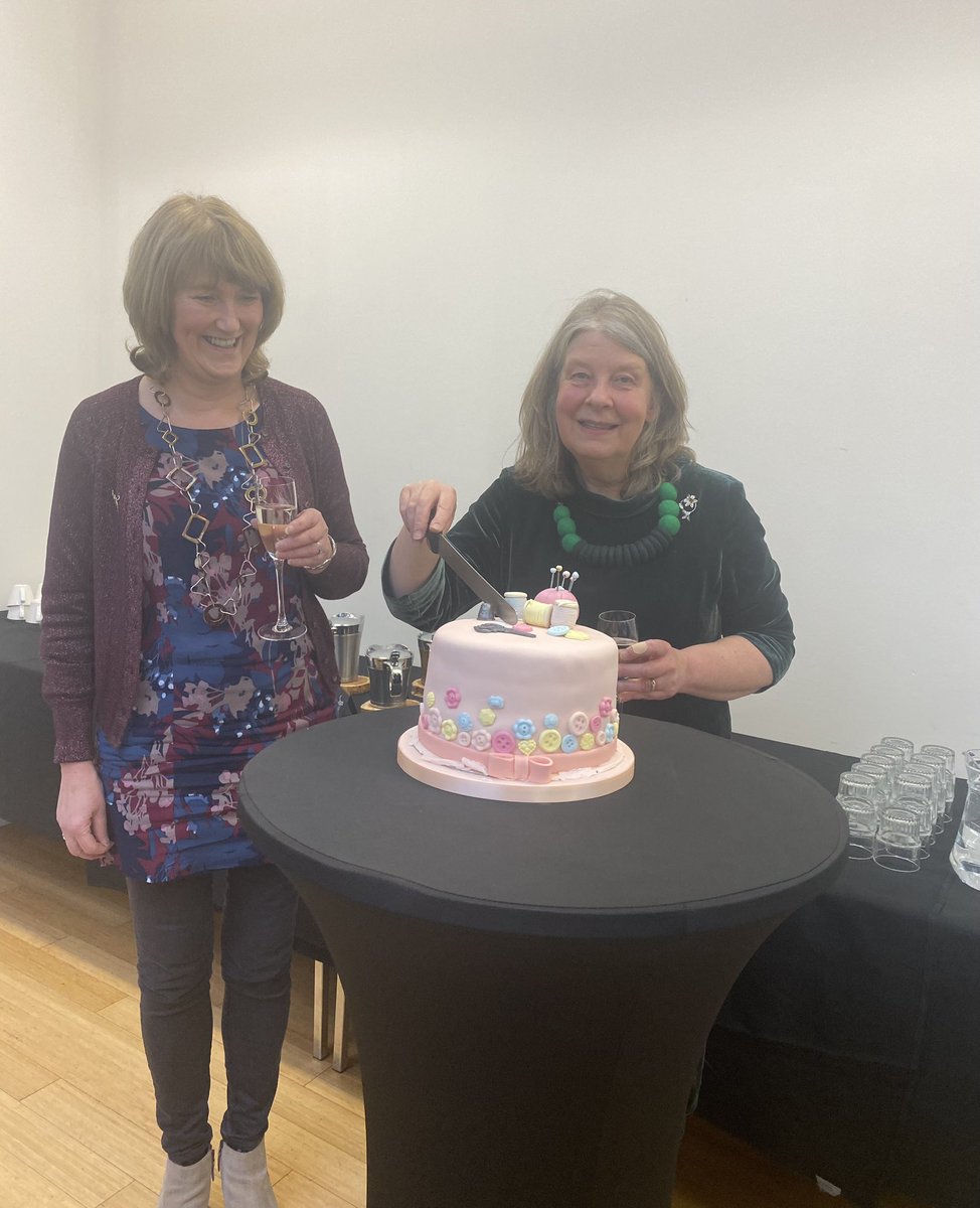 DonnaGreenx's tweet photo. This is taking bobbins and buttons to a whole new level ๐
Prosecco & Cake, fab chat & sewing with amazing Froebelianโs - @thomsontracy1 - & everyone else there ๐
Thanks for the invitation @froebeledin & to everyone involved, I had a wonderful morning #LinkAlwaysLink ๐งต๐ชก๐ https://t.co/AZfFOVIUij