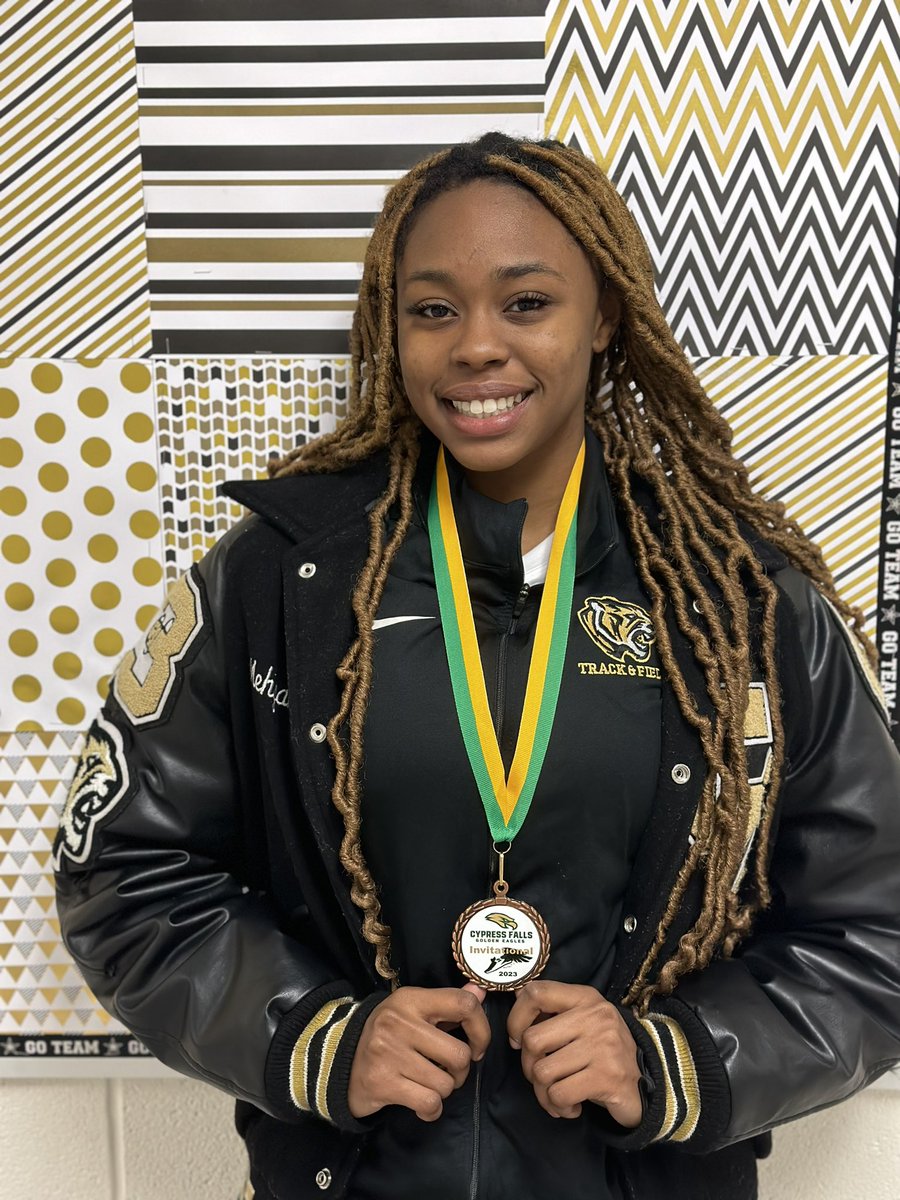 CyParkGirlsXCT1's tweet photo. ✨Senior Spotlight✨

Mehgan Joseph @Mehganj04 begins her Senior season placing 3rd overall in Discus yesterday at the Cy Falls Golden Eagle Invitational.

Congrats Mehgan! May this season open up many doors for you! 

#RiseUp🐯 https://t.co/K4MQrAxswg