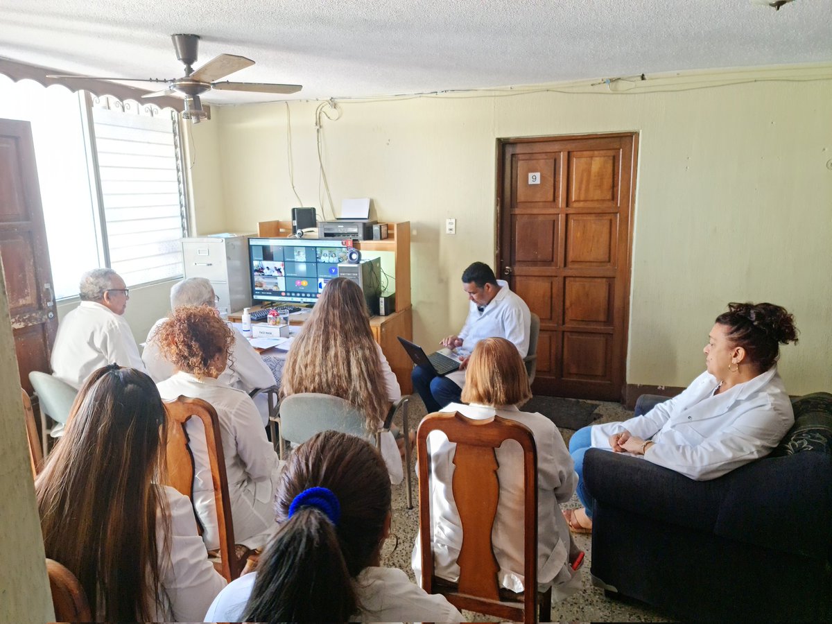 BMC:Villa Nueva,realiza en el día de hoy jornada científica,en la compañía de el doctor :Roberto Radames Larrea,especialista en medicina interna, Segundo Luciano León Garcia, especialista en cirugía general, y Madelys Looez Fabelo, especialista en Oftalmologia. #CubaViveyVence