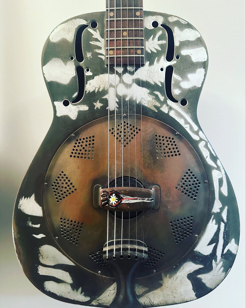 Day 37 of 365

Dean resonator painted by Ron Artis 

#ronartis #deanguitars #photography #newyearsresolution2023 #resonatorguitar