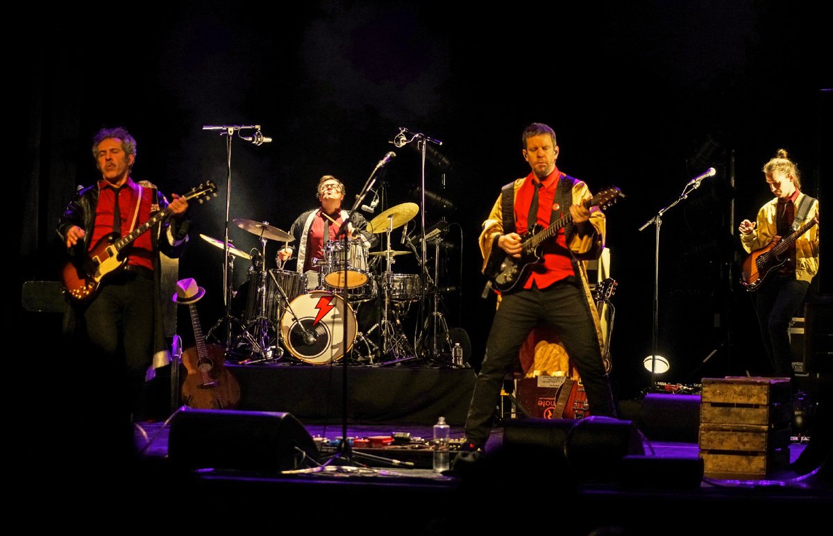 Des guitares qui cinglent et des refrains qui balancent apparu dans les années 50 le rock a bercé plusieurs générations et je vous propose de venir faire un voyage dans le temps au Théâtre Armande Béjart pour écouter LITTLE ROCK STORY aujourd'hui à 17h30.🎸