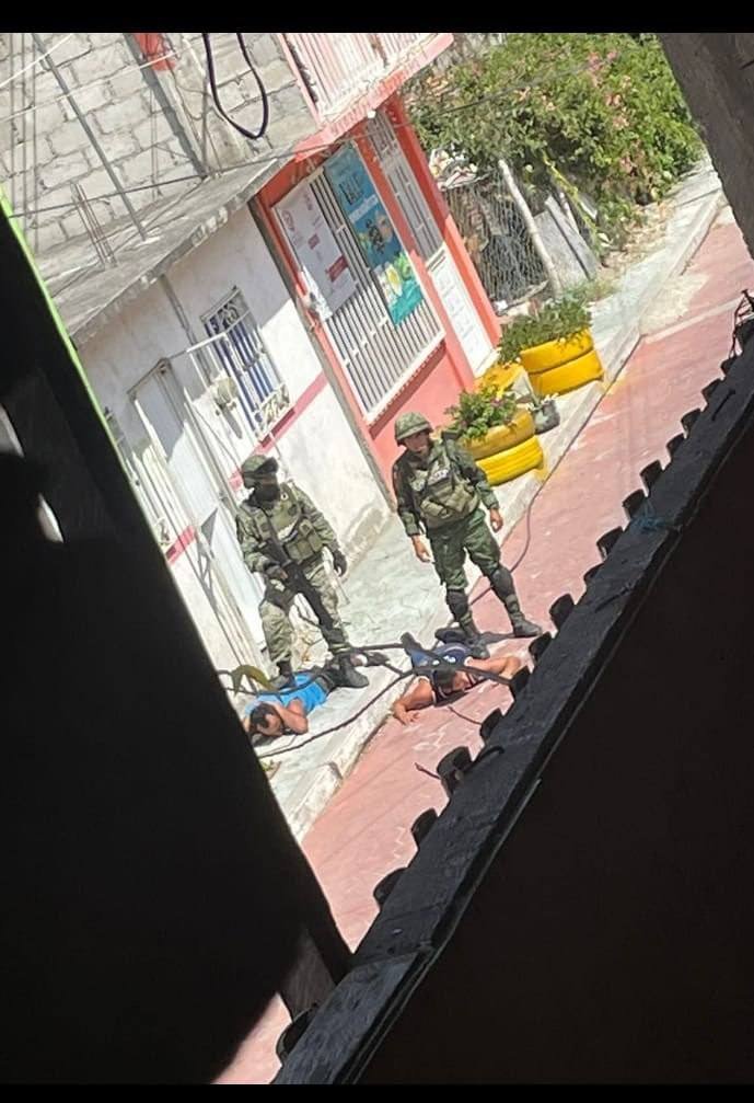 Reportan enfrentamiento entre grupos criminales y elementos del #EjércitoMexicano en #MazapaDeMadero, en la Sierra de #Chiapas adelante de #Motozintla.
#EjercitoMexicano 
#Sedena 
#FelizSabado 
#ForoMilitarMx