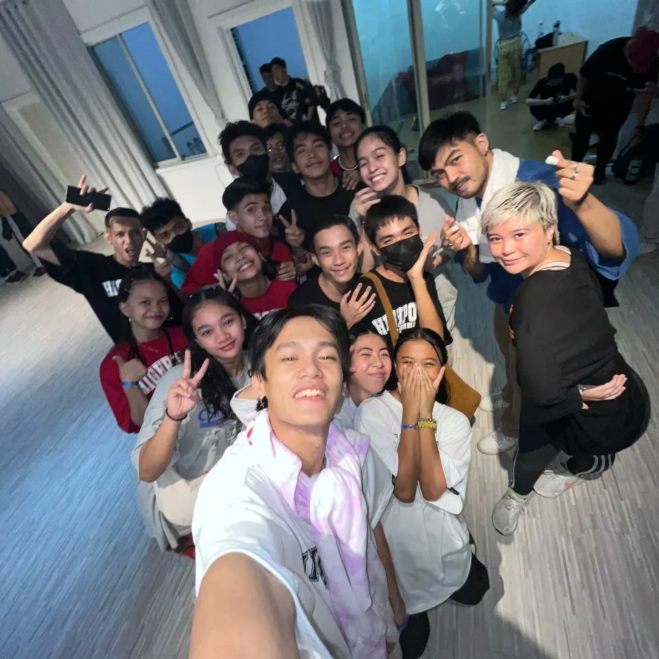 highpower2016's tweet photo. Thank you Coach Dani, Geejay and Inca. 🙏🏻
Thank you for the new learnings. Solid ng dance class! 🔥
Thank you Alon Collective and The Nerv Studio. 💯
#freedanceclass #aloncollective #thenervstudio #highpower2016 #hpcertified #hpness https://t.co/pNNDLIne6k
