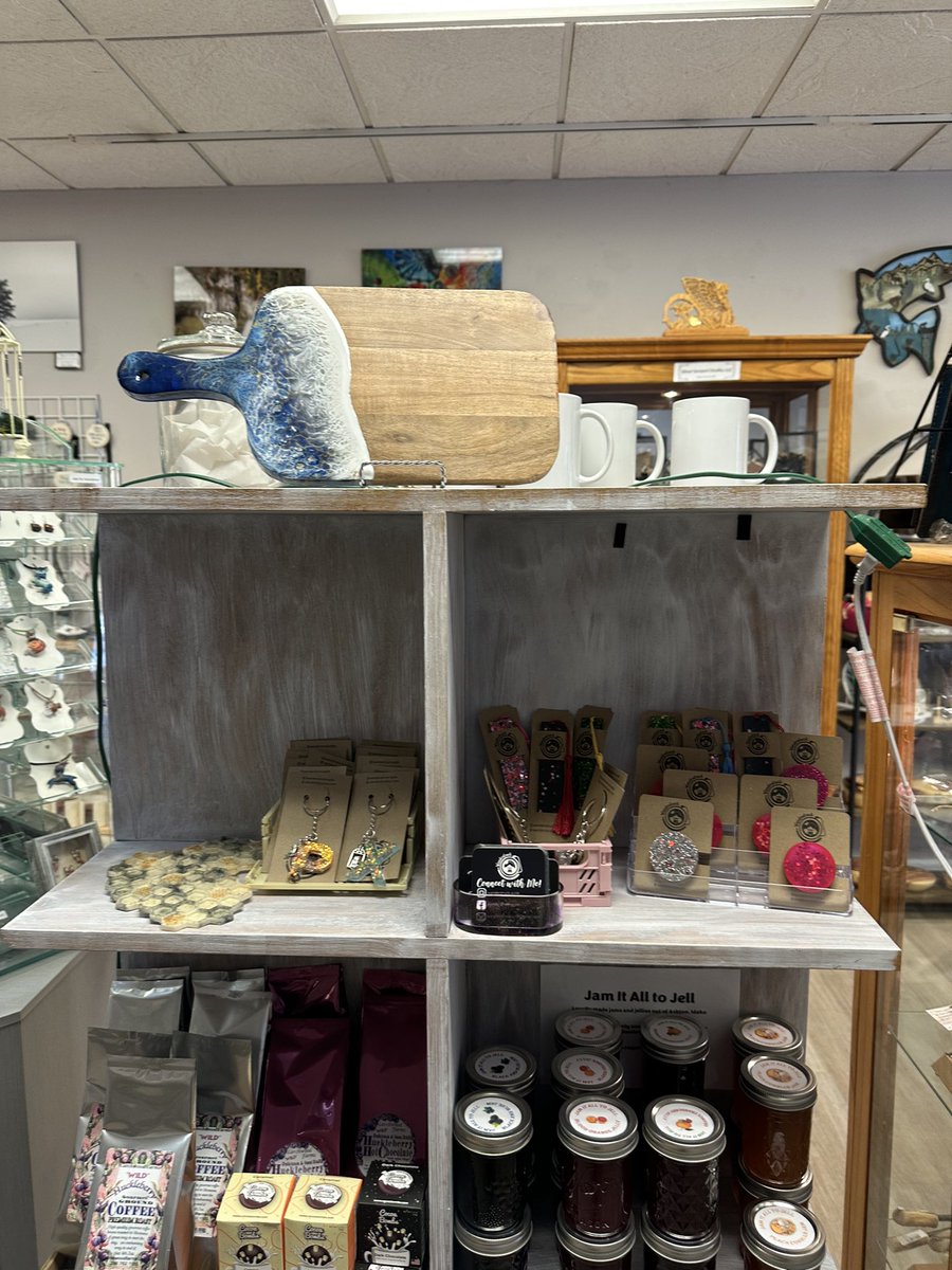 My items that are in the Handmade Shop in Idaho! ⁣
.⁣
#epoxyresin #etsy #handmade #handmadegifts #handmadeisbetter #handmadewithlove #idaho #idahoexplored #idahofalls #idaholife #idahome #localshop #resinartist #resinartwork #resincraft #resincrafts #resinpour