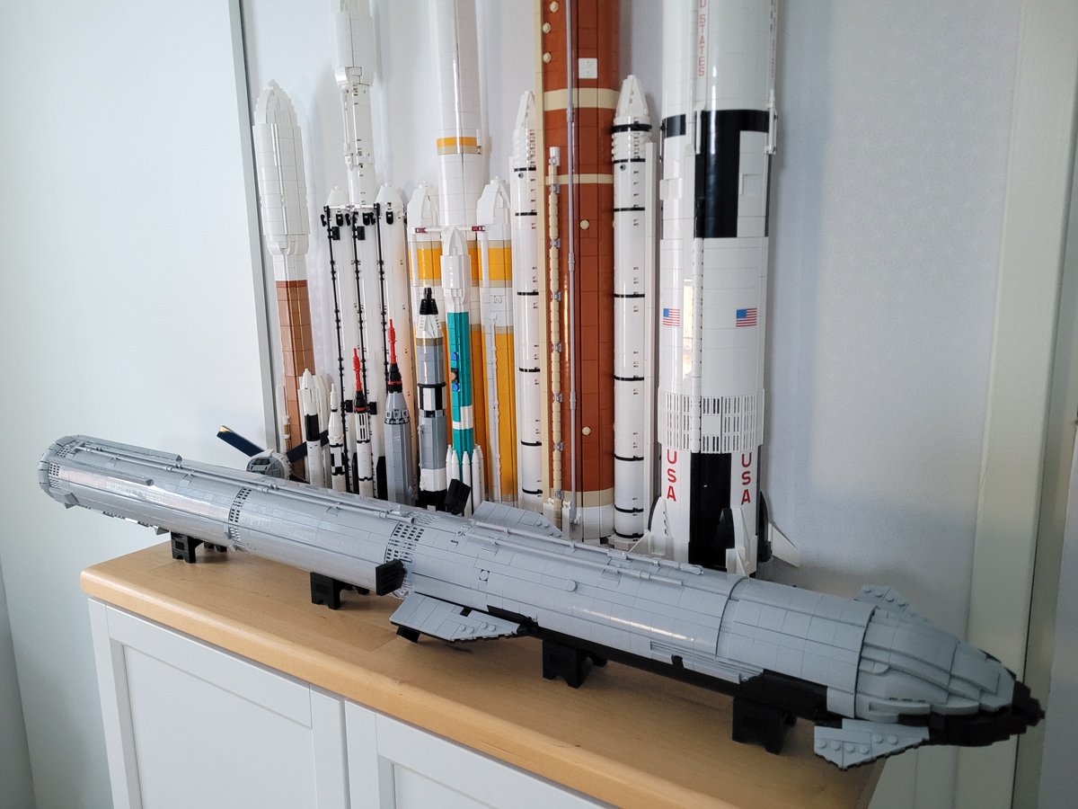 0rig0_bricks's tweet photo. Starship's OFT is finally starting to feel like it's just around the corner🚀

If you're looking for a fun project to occupy yourself while waiting - check out my LEGO Starship &amp; Super Heavy, built at the scale of the Saturn V set!

Building instructions: https://t.co/7cei44O1Vd https://t.co/K4Z4G8qEEZ