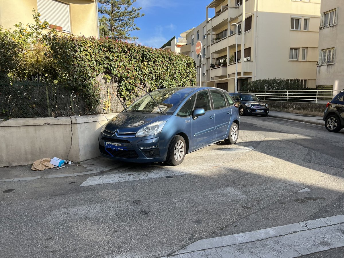 nissazur's tweet photo. #sansmots #incivilité ⁦@Niceapoussette⁩ https://t.co/YEjeEXXZJy