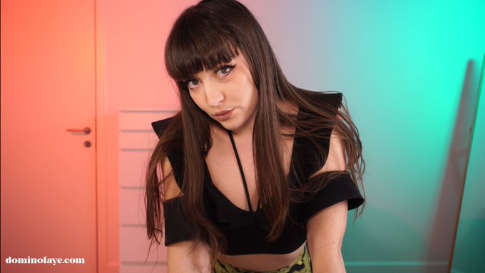 Who wants to be my valentine?  LIVE NOW🔴 https://t.co/jwiix4EMZW