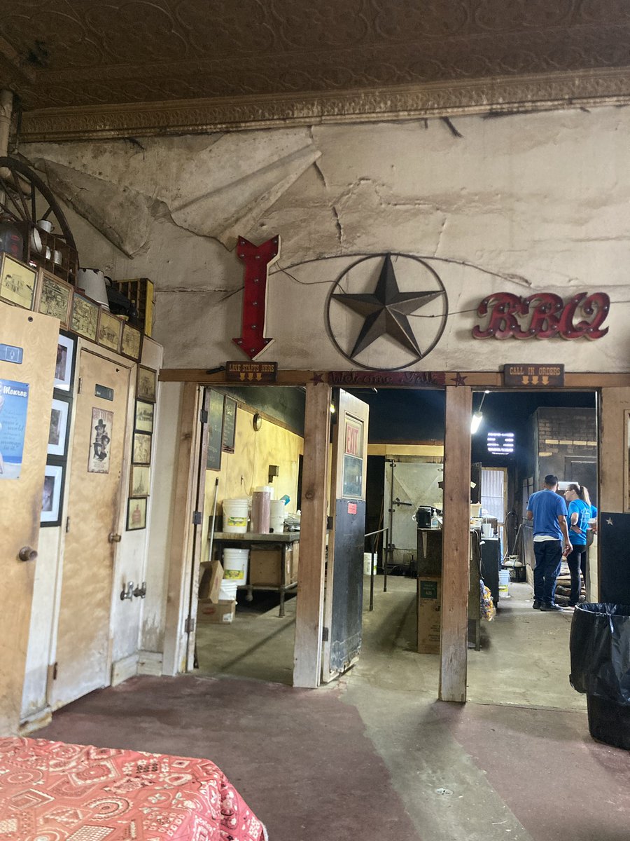 AustinAngerman's tweet photo. POV: You’re about to eat some of the best BBQ in the state of texas and also I don’t think small counties even have health inspectors https://t.co/Haeqtl8oBx