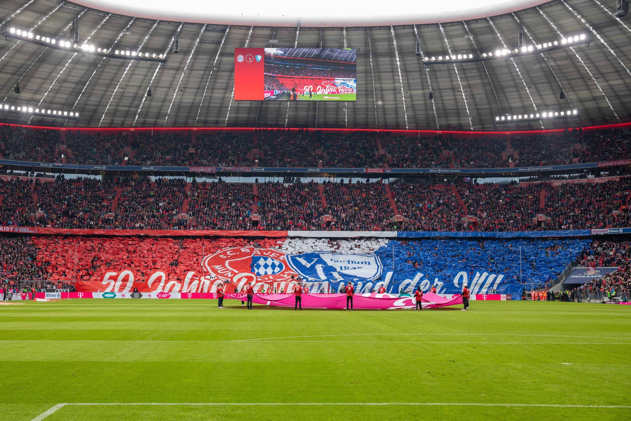 VfL Bochum 1848 on X: " @FCBayern Schöne Bilder vor dem Anpfiff zum 50-jährigen Bestehen der Fanfreundschaft! Auf das Geschenk in Minute 41 hätten wir aber doch lieber verzichtet... #meinVfL #FCBBOC (1:0) https://t.co/0S5yES9WAk" / X