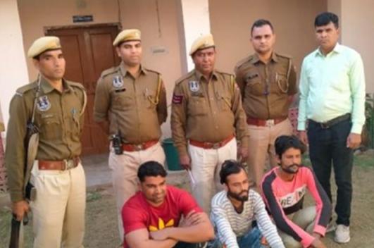 #Jaipur: पुलिस थाना ब्रह्मपुरी जयपुर ने जलमहल में अवैध रूप से मछली पकड़ने वालों को किया गिरफ्तार।
@jaipur_police @PoliceRajasthan
@DCPNORTH_JAIPUR @dcpsouth @jitendra3342 #JaipurPolice #JaipurPoliceAtWork #Jaipur  #JaipurPoliceAgainstCrime