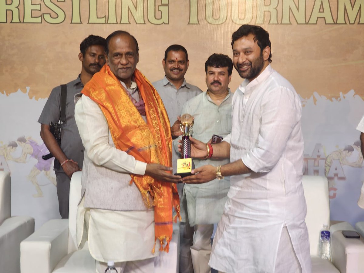 drlaxmanbjp's tweet photo. Participated in Mukesh Goud Memorial - Malla Yuddha Wrestling Championship organised by Vikram Goud of Sreshth Foundation at L.B. Stadium in #Hyderabad.

A good platform to promote wrestling among youth.
#KheloIndia https://t.co/WedjwhAJVf