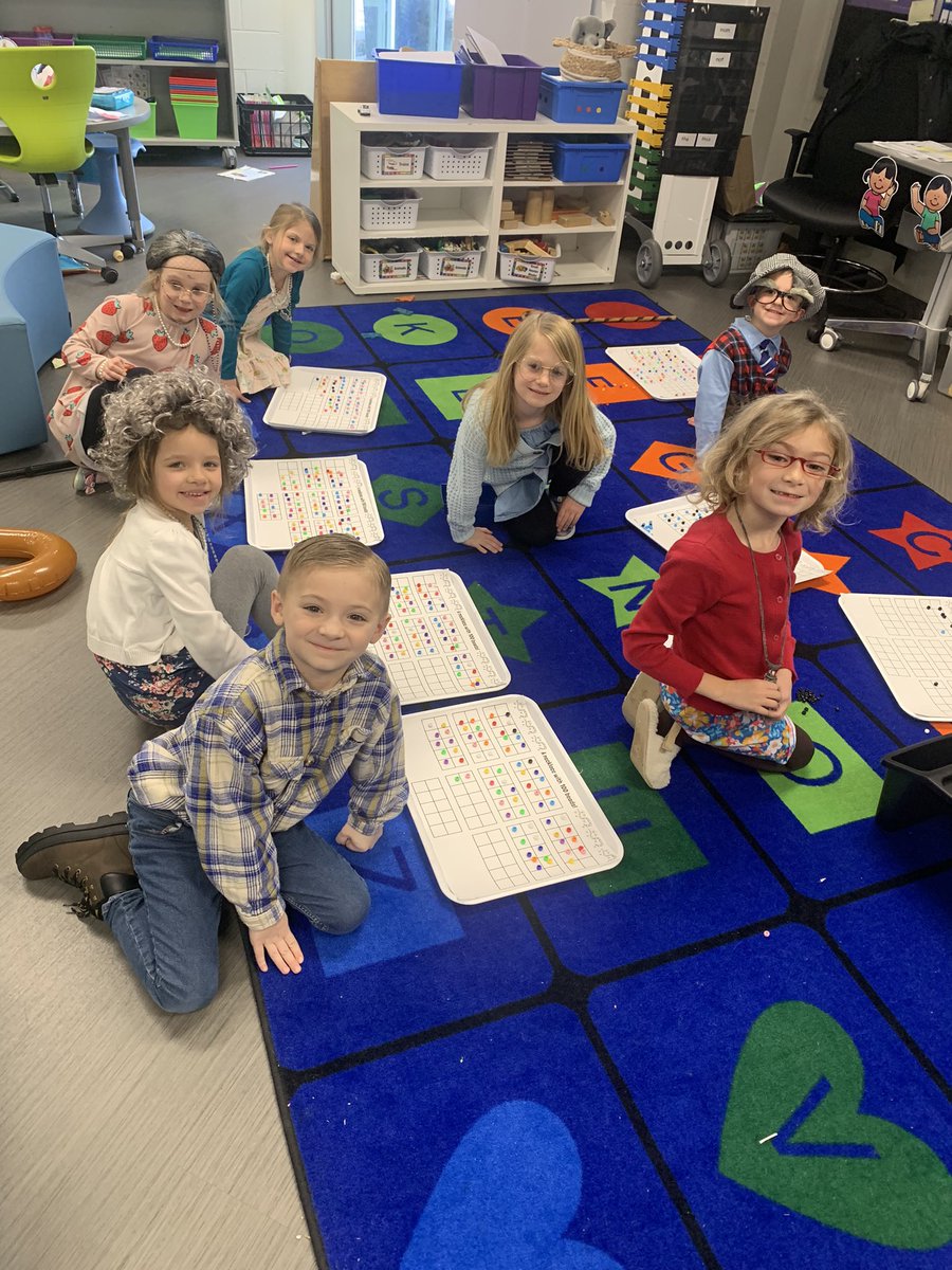 SlusherKinder's tweet photo. 100th Day fun!! https://t.co/arNTqxHENY