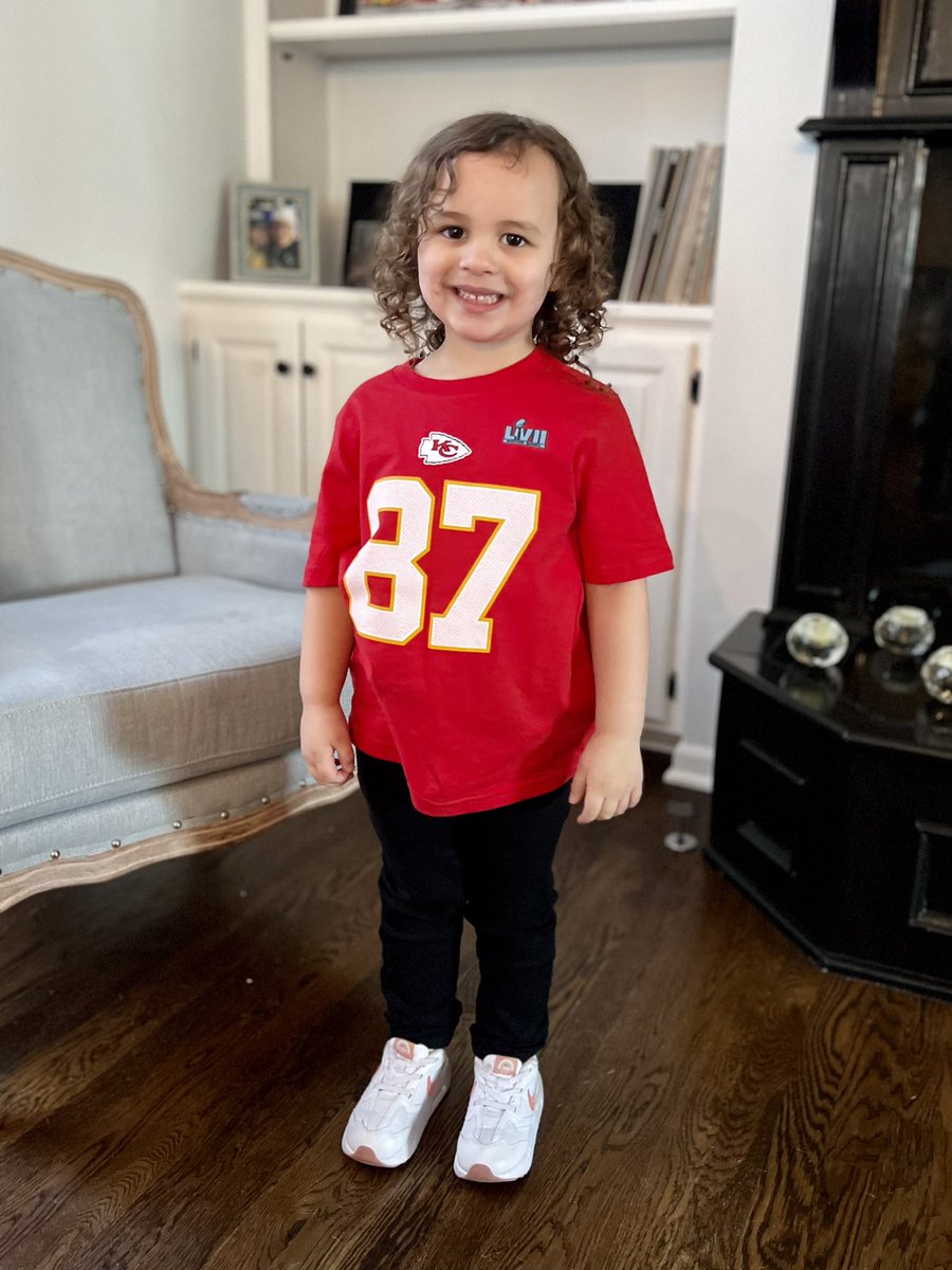 TheMindeeHolmes's tweet photo. Who’s ready for another @Chiefs #SuperBowl ??? @tkelce #1 Fan is ready! #ChiefsKingdom #traviskelce https://t.co/btQQxAVtOB