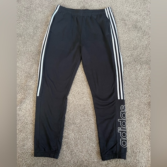 Christy1225's tweet photo. So good I had to share! Check out all the items I'm loving on @Poshmarkapp #poshmark #fashion #style #shopmycloset #adidas: https://t.co/UQ3Axw5j7i https://t.co/ku50AeziMN