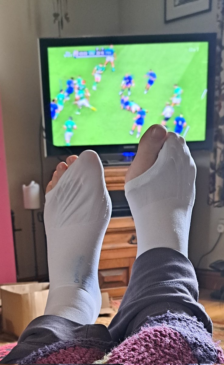 growleyknee's tweet photo. @AlanTuckett @John__Field Got my lucky post-surgery socks on too 🇨🇮 https://t.co/9YOy7lqYNI